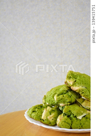 抹茶とホワイトチョコのスコーン 139415751