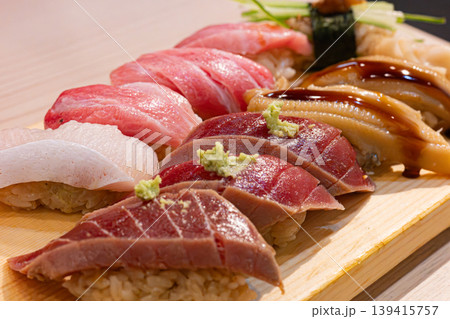 美味しいお寿司の盛り合わせ 139415757