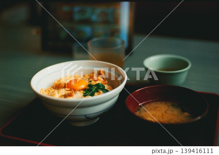 美味しそうな和風朝食 139416111
