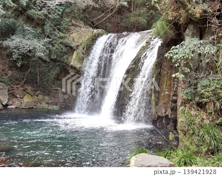 静岡県賀茂郡河津町に有る河津七滝の一つ初景滝 静岡県賀茂郡河津町に有る河津七滝の一つ初景滝 139421928