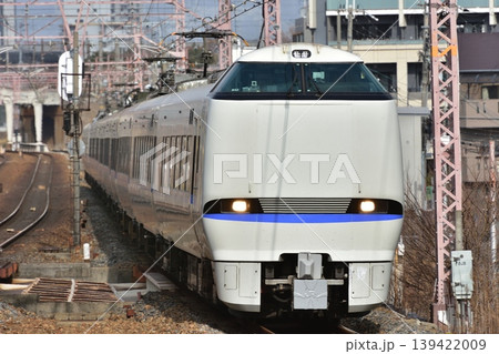 大阪駅へ向かう特急サンダーバード 大阪駅へ向かう特急サンダーバード 139422009