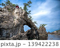日本海を望む夫婦岩「機具岩」 139422238
