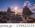 夕陽を望む夫婦岩「機具岩」 139422239