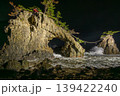 日本海をライトアップ「機具岩」 139422240