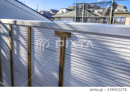 戸建て住宅の外壁下地施工　リフォーム作業開始直後 139422278