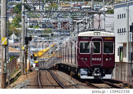 大阪梅田へ向かうのせでん6000系 139422336