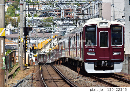 大阪梅田へ向かう阪急宝塚線 1000系 139422346