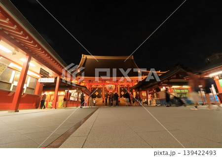 ライトアップされた浅草寺本堂　夜の浅草寺境内 139422493