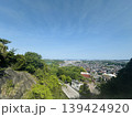 緑に囲まれた丘から望む街並み｜日本の住宅地と広がる青空風景 139424920