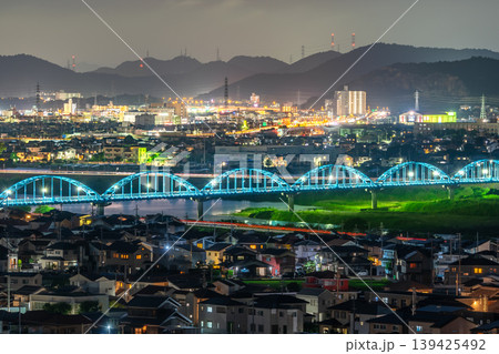 加古川市、日岡山公園展望台から見た、加古川水管橋の夜景※作品コメント欄に撮影位置 加古川市、日岡山公園展望台から見た、加古川水管橋の夜景※作品コメント欄に撮影位置 139425492