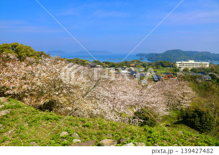 名護屋城跡・本丸跡からの眺望・桜と島々（佐賀県・名護屋） 139427482