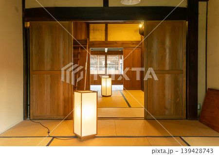 恵那市指定文化財・勝川屋の室内風景 139428743