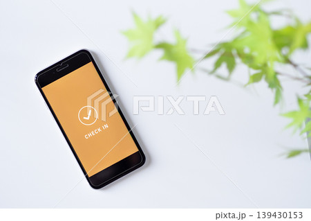 スマホでセルフチェックイン。オリジナルイメージ画像 139430153