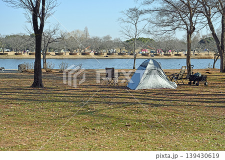 水元公園のデイキャンプ 木陰に広がるテントと静かな水辺が提供する究極の没入感 水元公園のデイキャンプ 木陰に広がるテントと静かな水辺が提供する究極の没入感 139430619