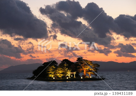 島根県の春の夕方の宍道湖と嫁ヶ島 島根県の春の夕方の宍道湖と嫁ヶ島 139431189