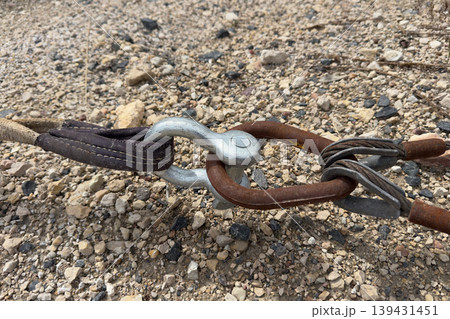 Tow strap shackle chain on gravel. 139431451