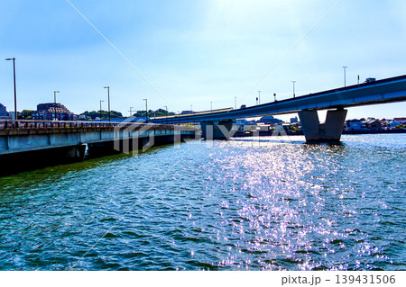 【福岡】初夏の福岡 室見川にかかる愛宕大橋と福岡高速環状線 【福岡】初夏の福岡 室見川にかかる愛宕大橋と福岡高速環状線 139431506