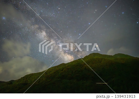 天の川星景　洋上アルプス屋久島(夏 139431913