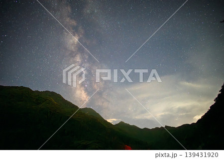 天の川星景　洋上アルプス屋久島(夏 139431920