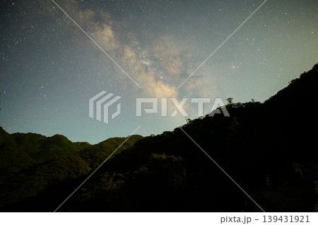 天の川星景　洋上アルプス屋久島(夏 139431921