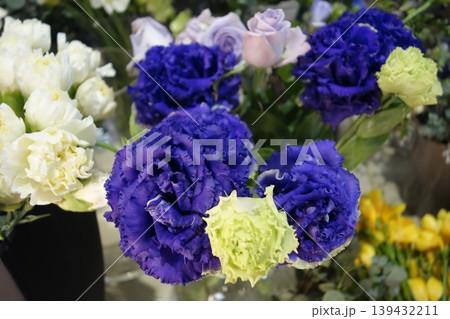 Vibrant Floral Bouquet with Blue and White Roses 139432211