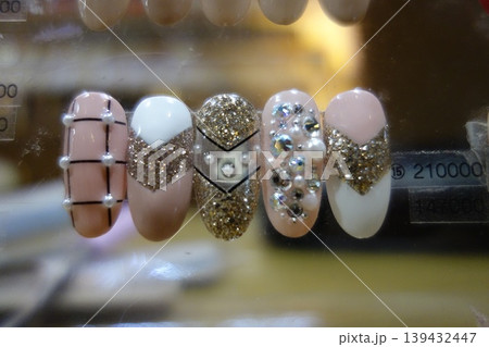 Decorative False Nails with Glitter and Rhinestones Decorative False Nails with Glitter and Rhinestones 139432447