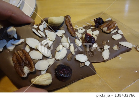 Chocolate Bar with Nuts and Dried Fruits Chocolate Bar with Nuts and Dried Fruits 139432760