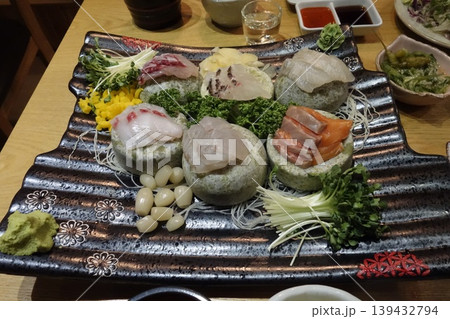 Japanese Sashimi Platter with Garnishes Japanese Sashimi Platter with Garnishes 139432794