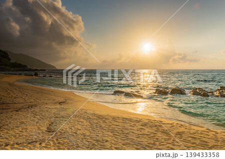 海亀産卵地永田いなか浜 夕景 屋久島(夏 海亀産卵地永田いなか浜 夕景 屋久島(夏 139433358