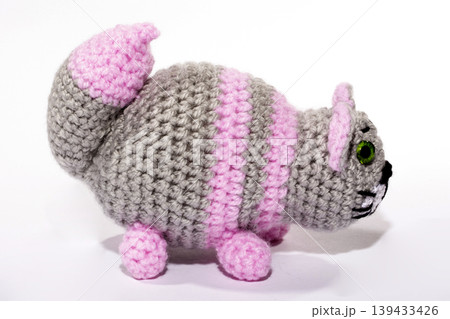 Knitted gray cat on a white background Knitted gray cat on a white background 139433426
