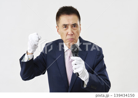 白背景で候補者演説 139434150