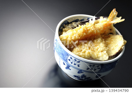 天丼を黒背景で単品撮影 天丼を黒背景で単品撮影 139434790