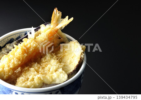 天丼を黒背景で単品撮影 天丼を黒背景で単品撮影 139434795