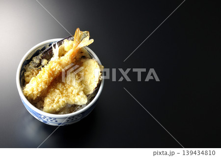 天丼を黒背景で単品撮影 天丼を黒背景で単品撮影 139434810