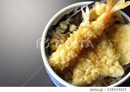 天丼を黒背景で単品撮影 天丼を黒背景で単品撮影 139434825