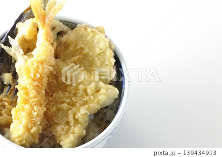 天丼を白背景で単品撮影 139434913