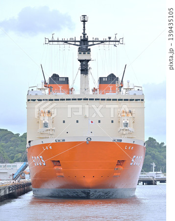 横須賀 逸見岸壁に停泊中の砕氷艦「しらせ」 横須賀 逸見岸壁に停泊中の砕氷艦「しらせ」 139435105