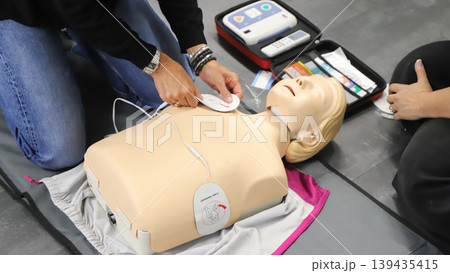 BLSD Defibrillator use course. first aid course - company safety - cardiac massage - Basic Life Support BLSD Defibrillator use course. first aid course - company safety - cardiac massage - Basic Life Support 139435415