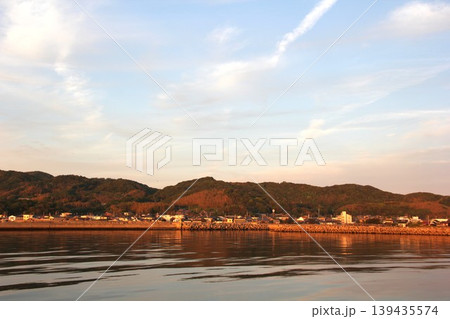淡路島都志港 豊かな海の美しい夕焼け 淡路島都志港 豊かな海の美しい夕焼け 139435574