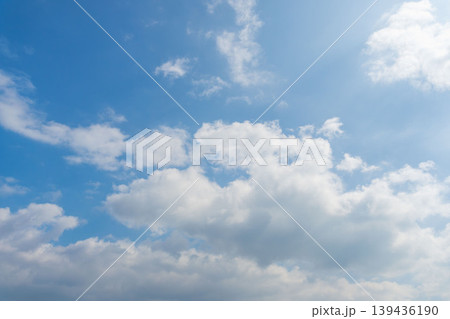 春の青空と白い雲の風景14 139436190