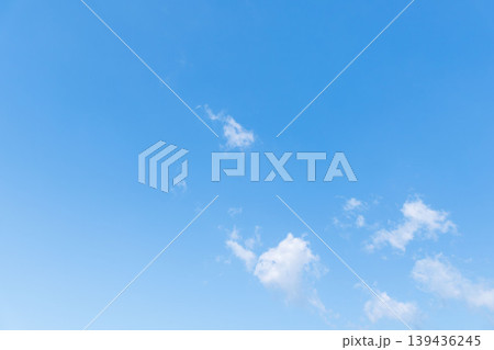 春の青空と白い雲の風景65 春の青空と白い雲の風景65 139436245