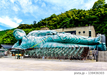 【福岡】初夏の南蔵院 大きな釈迦涅槃像の全景 【福岡】初夏の南蔵院 大きな釈迦涅槃像の全景 139436303