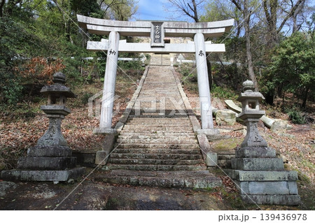 生石神社 東参道の石段と鳥居(兵庫県高砂市) 生石神社 東参道の石段と鳥居(兵庫県高砂市) 139436978