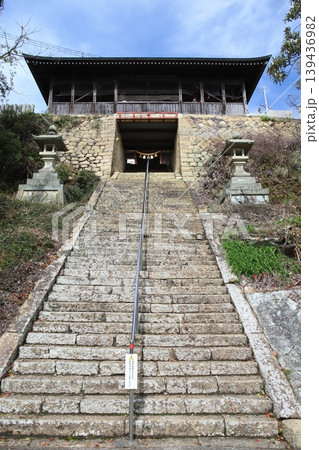 生石神社 東参道の石段と鳥居(兵庫県高砂市) 生石神社 東参道の石段と鳥居(兵庫県高砂市) 139436982