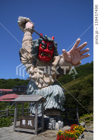 男鹿半島、門前のナマハゲ像 139437490