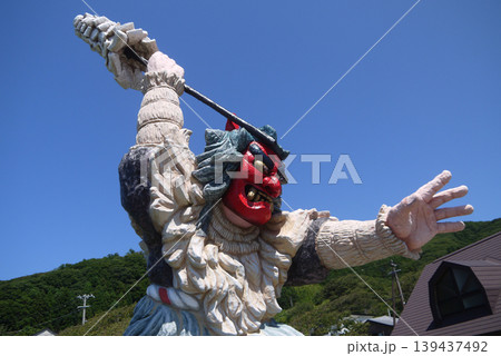 男鹿半島、門前のナマハゲ像 男鹿半島、門前のナマハゲ像 139437492