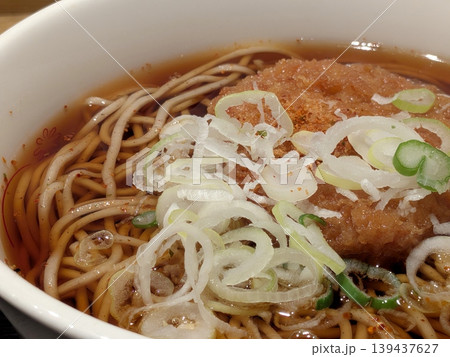 立ち食いそば屋のコロッケそば 139437627