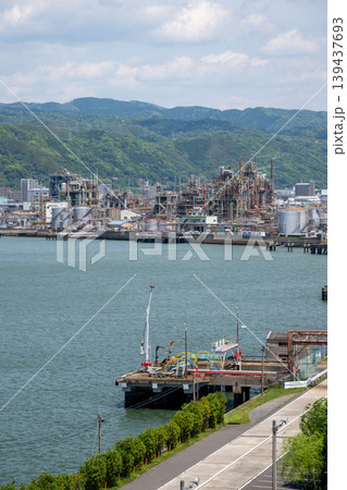 日本の山口県周南市のコンビナートのとても美しい風景 日本の山口県周南市のコンビナートのとても美しい風景 139437693