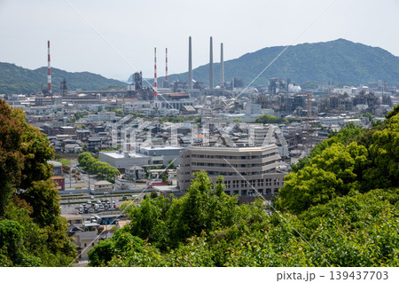 日本の山口県周南市のコンビナートのとても美しい風景 日本の山口県周南市のコンビナートのとても美しい風景 139437703