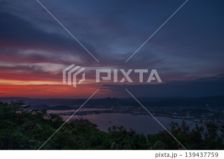 日本の山口県周南市のとても美しい工場夜景 139437759